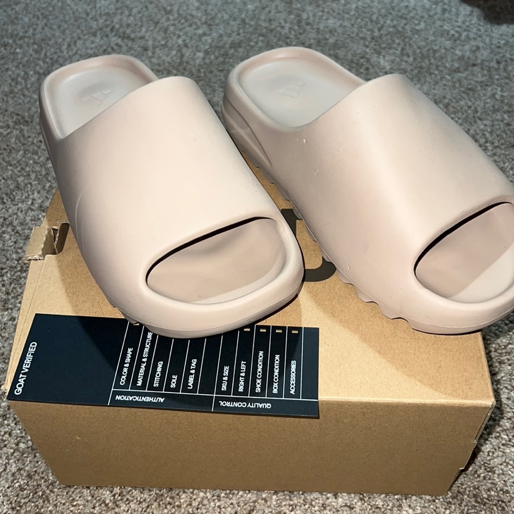 Yeezy pure slides size 7 great condition purchased from GOAT